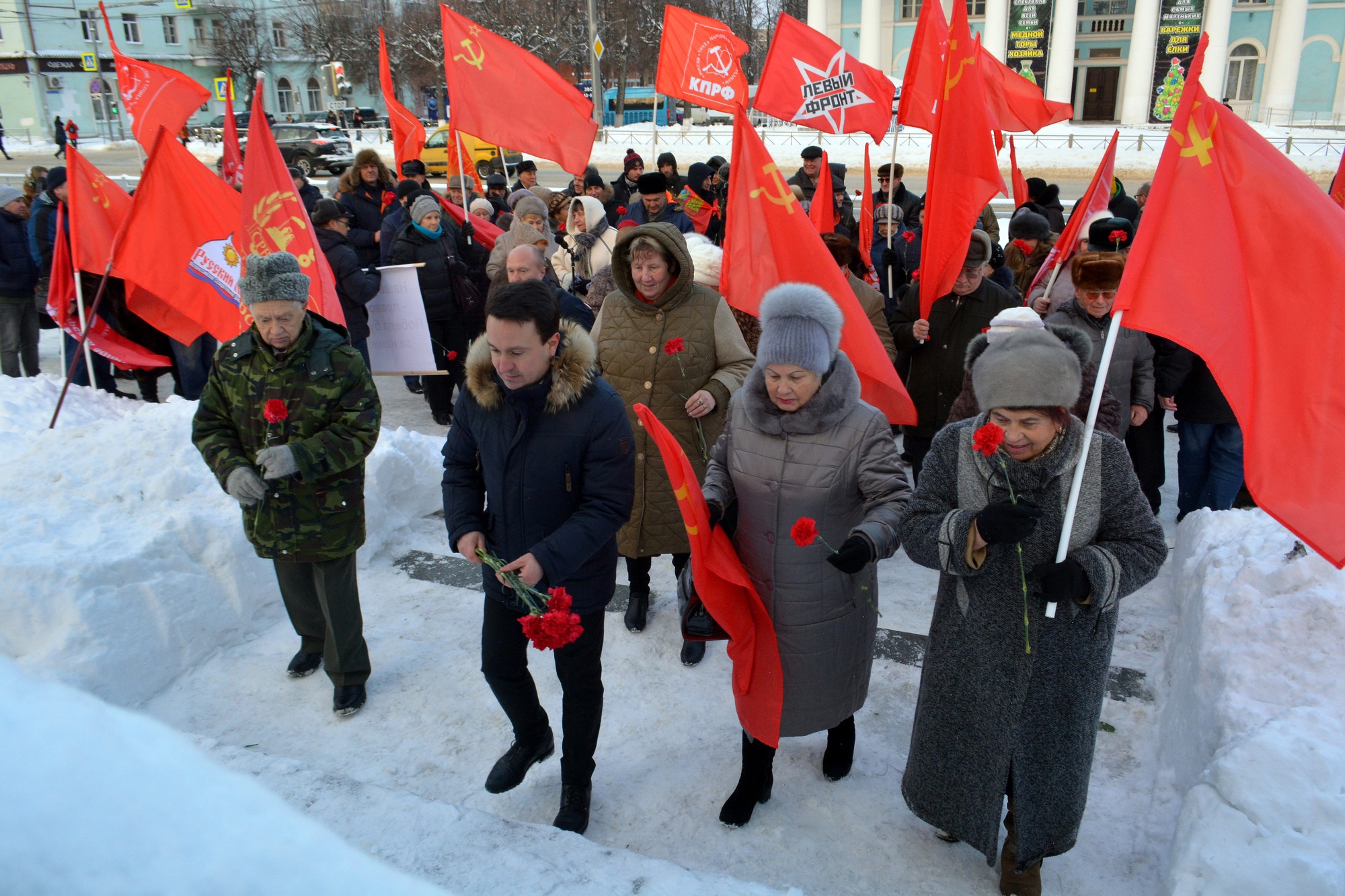 Отчет торжественный митинг. Торжественный митинг. Торжественный митинг на 23 февраля. Торжественный митинг в школе ко Дню Победы. Митинг в Туве.